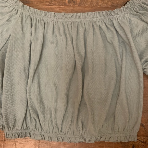Cropped off the shoulder top - Picture 3 of 5